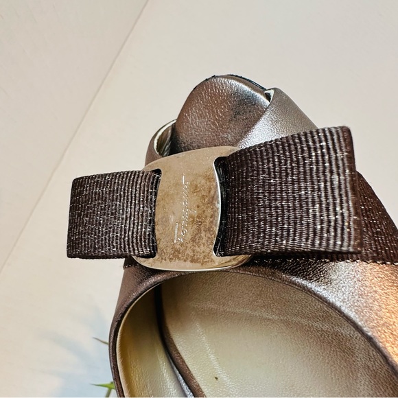 FERRAGAMO Mules Bronze Vara Bow Kitten Heel - Picture 10 of 12